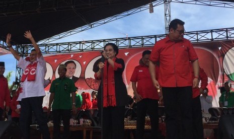 Megawati saat kampanye pasangan calon Gubernur dan Wakil Gubernur Gorontalo Hana Hasanah Fadel Muhammad-Toni Junus (HATI), Minggu (29/1) di Lapangan Pemuda Taruna Kota Gorontalo. 