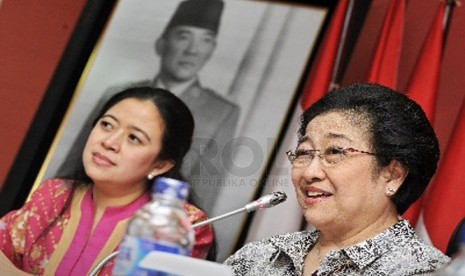 megawati soekarno putri (kanan)-puan maharani(kiri)