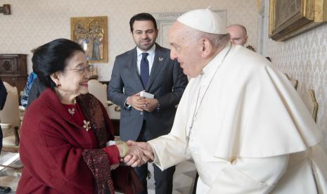 Megawati Soekarnoputri bertemu dengan Paus Fransiskus di Istana Apostolik, Vatikan, pada Senin (18/12/2023) 