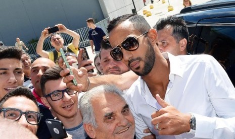 Mehdi Benatia (kanan) 