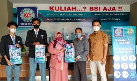 Melalui BSI Digital Creative Center (DCC), Universitas BSI menjadi wadah bagi siswa dan siswi SMK di Indonesia dalam mengasah potensi yang dimiliki.