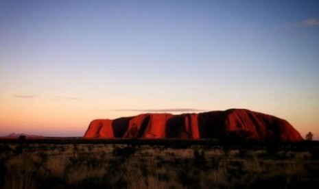 Melalui crowdfunding, Stephen Callaghan berencana membawa anak-anaknya liburan ke Uluru. 