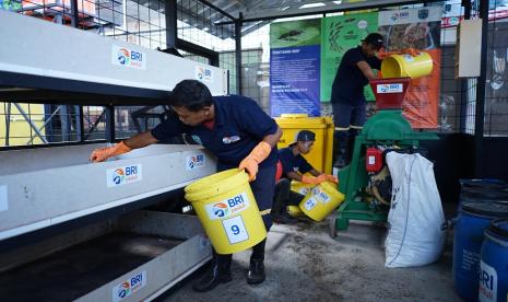 Melalui program Tanggung Jawab Sosial Lingkungan (TJSL), BRI Peduli terus melakukan berbagai inisiatif dalam mengatasi persoalan sampah melalui program-program yang secara nyata dapat menjadi solusi permasalahan sampah di wilayah perkotaan atau wilayah padat penduduk. Salah satunya adalah melalui Gerakan Anti Sampah Yok Kita Gas yang dimplementasikan di berbagai pasar di beberapa wilayah di Indonesia antara lain wilayah Semarang, Malang, Bandung, Surabaya dan Denpasar. 