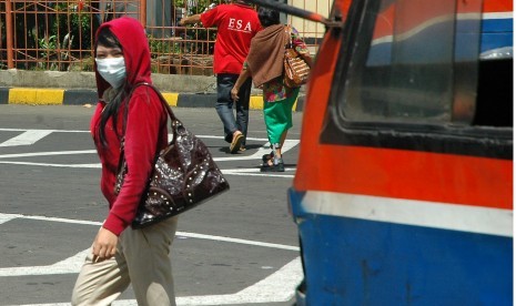 Melindungi kesehatan hidung dari polusi bisa dilakukan dengan metode cuci hidung.