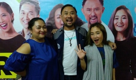 Melissa Karim (kanan) bersama penyiar Jak! 101 FM lainnya Ronal (tengah) dan Tike (kiri) 