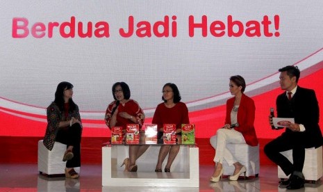 Melly Panjaitan selaku Marketing Director Sarihusada saat berbicara tentang kampanye Berdua Jadi Hebat