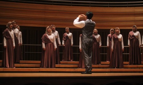 Melody of Aisyiyah Voice (AVO) Universitas Aisyiyah (Unisa) Yogyakarta saat tampil dan meraih silver medal di Singapore International Choral Festival (SICF). 