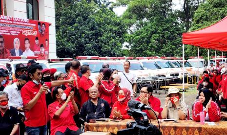 meluncurkan Program Pemeriksaan Kesehatan, Pengobatan, dan Kacamata Gratis di Kabupaten Bogor, Jawa Barat.