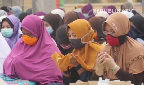 Masker kain siap didistribusikan Aceh Tengah ke warga setempat. ilustrasi Muslimah pakai masker.