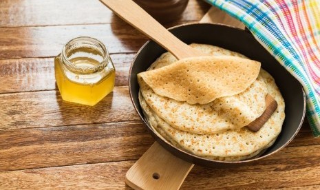 Memasak dengan wajan antilengket.