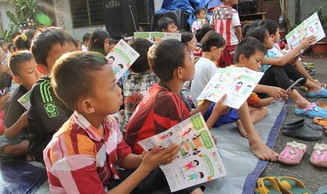 Membaca dan mendongeng untuk anak-anak sebagai bagian dari program 'Aku Mandiri'