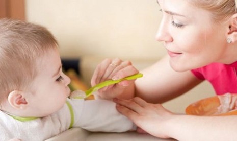 Para orang tua diminta untuk tidak menggunakan blender dalam membuat Makanan Pendamping Air Susu Ibu (MPASI).