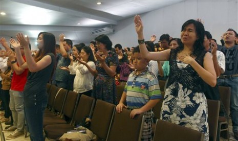 Members of Mawar Sharon church attend a prayer service for the relatives of lost loved ones aboard the AirAsia Flight 8501, in Surabaya, East Java, Indonesia Sunday, Jan. 4, 2015. About 40 members of the church were aboard the plane which crashed into the 