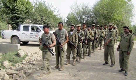 Members of the Afghan Local Police (ALP) prepare to embark on a foot patrol at the Char Darah district of Kunduz province July 30, 2012. Indonesia will train Afghan police as a part of capacity building project between Indonesia and Afghanistan. (file phot