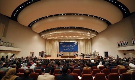 Members of the new Iraqi parliament attend a session at the parliament headquarters in Baghdad July 1, 2014.