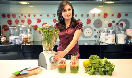 Membuat green smoothies