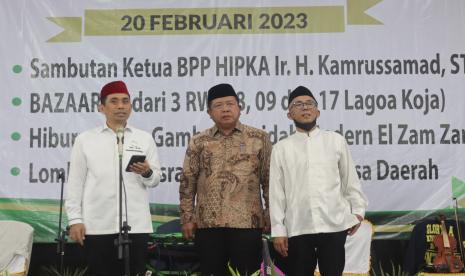 Membumikan Makna Isra Miraj dalam Konteks Bahasa Lokal. Foto: Kamrussamad (Anggota DPR RI Komisi XI), Fatah Yasin (Ketua Koperasi Pegawai Bulog) dan Ramdansyah (Ketua Umum Yayasan Al Mukarromah)