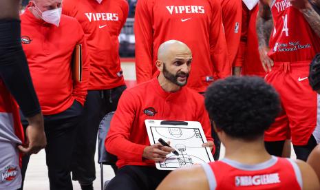 Memenangkan NBA G-League tahun lalu, pelatih bola basket Mahmoud Abdelfattah bersiap untuk mencapai prestasi baru, yakni menjadi pelatih Muslim pertama di olahraga profesional utama Australia. 