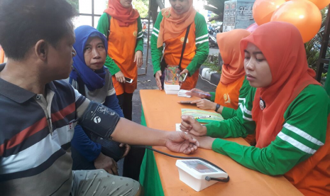 Memperingati hari kesehatan nasional, RS PKU Muhammadiyah Solo menggelar cek kesehatan gratis.