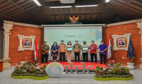 Memperingati Hari Kesehatan Nasional yang jatuh pada tanggal 12 November 2021, PT Pengembangan Pariwisata Indonesia (Persero) atau ITDC bekerja sama dengan One Health Collaboration Center (OHCC) Udayana menggelar Cleanliness, Health, Safety, dan Environment Sustainability (CHSE) Internal Evaluation dan Covid Alert Team (CAT) Inauguration di Wantilan ITDC Kawasan The Nusa Dua (12/11).