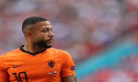 Memphis Depay dari Belanda bereaksi selama pertandingan sepak bola babak 16 besar UEFA EURO 2020 antara Belanda dan Republik Ceko di Budapest, Hongaria, 27 Juni 2021.