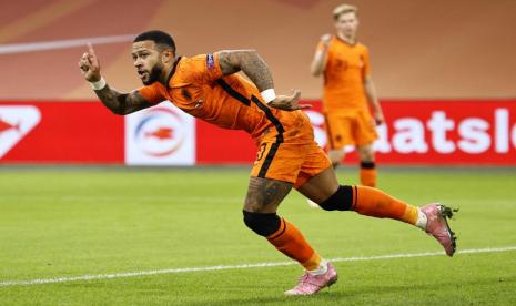 Memphis Depay menyumbang satu gol saat Belanda mengalahkan Bosnia 3-1.