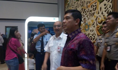 Men PAN RB Yuddy Chrisnandi saat megecek Terminal 2 Bandara Soetta usai kebakaran, Ahad (5/7)