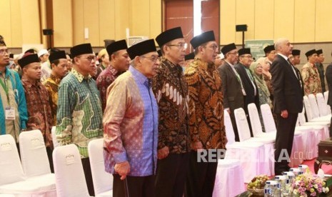 Menag bersama peserta Konferensi Internasional dan Multaqa Alumni Al Azhar menyanyikan lagu Indonesia Raya 