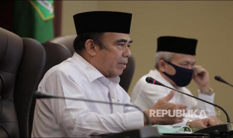 Pengumuman Keputusan Haji 2020 Oleh Menag Mendapat Kritik. Foto: Menag Fachrul Razi didampingi Wamenag Zainut Tauhid Sa