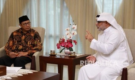 Menag Lukman Hakim Saifuddin dan Dubes Arab Saudi untuk Indonesia Osama bin Muhammed Abdullah al-Shuaibi 