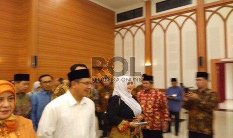 Menag Lukman Hakim Saifuddin, Menkes Nila Moeloek dan Gubernur Basuki Tjahja Purnama menghadiri pelepasan calhaj kloter 1 Embarkasi Jakarta Pondok Gede.