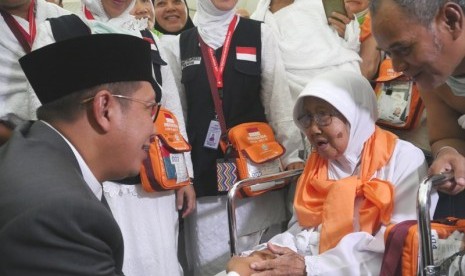 Menag Lukman Hakim Saifuddin bersama jamaah haji Indonesia. 