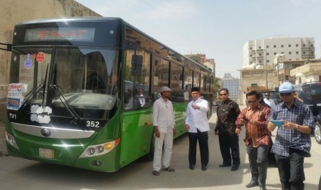 Menag meninjau fasiltas penginapan dan Bus shalawat di Makkah, Arab Saudi, Senin (13/7).  Sumber: Humas Kementerian Agama