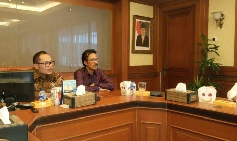 Menaker Hanif Dhakiri dan Dubes LBPP RI untuk Arab Saudi, Agus Maftuh Abegebriel (kiri)