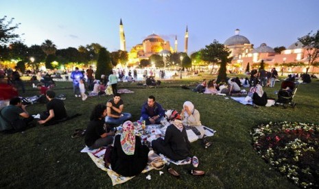 Menanti berbuka puasa di Turki