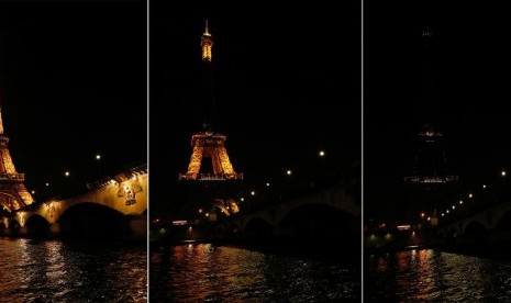 Menara Eiffel di Paris, Prancis gelap gulita menandai Earth Hour, Sabtu (30/3).