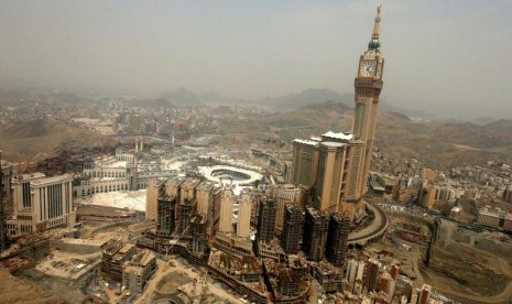 Menara jam di Makkah, Arab Saudi.