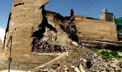 Menara kuno di kota Ghazni, Afghanistan roboh. Arsitektur islami di kota Ghazni secara luas telah dikagumi oleh berbagai pihak. 