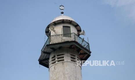  Menara Masjid Al-Ma'mur yang terletak di Jalan Raden Saleh Raya, Cikini, Menteng, Jakarta Pusat, Kamis (23/2). 