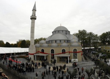 Menara masjid di Swiss yang mendapat penolakan warga di sana.