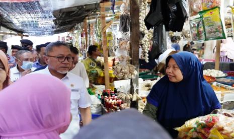 Mendag Zulhas kunjungi Pasar Seketeng di Kabupaten Sumbawa, Provinsi Nusa Tenggara Barat (NTB), Jumat (7/7/2023).