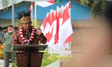 Mendagri dalam Pencanangan dan Gerakan Pembagian 10 Juta Bendera Merah Putih di Merauke, Jumat (12/8/2022). 