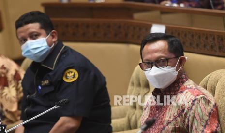 Mendagri Tito Karnavian (kanan) mengajak masyarakat menggunakan hak pilihnya pada Pemilihan Kepala Daerah (Pilkada) Serentak 9 Desember 2020.