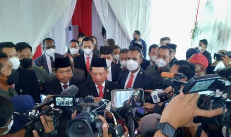 Mendagri Tito Karnavian meresmikan tiga provinsi baru Papua sekaligus melantik penjabat gubernurny di Kantor Kemendagri, Jakarta, Jumat (11/11). 