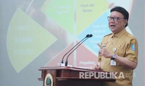 Mendagri Tjahjo Kumolo hadir pada Pembekalan Antikorupsi dan Deklarasi LHKPN Pasangan Calon Kepala Daerah se-Jawa Barat, di Gedung Sate, Kota Bandung, Selasa (17/4).