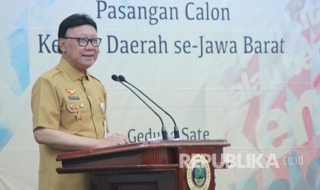 Mendagri Tjahjo Kumolo hadir pada Pembekalan Antikorupsi dan Deklarasi LHKPN Pasangan Calon Kepala Daerah se-Jawa Barat, di Gedung Sate, Kota Bandung, Selasa (17/4).