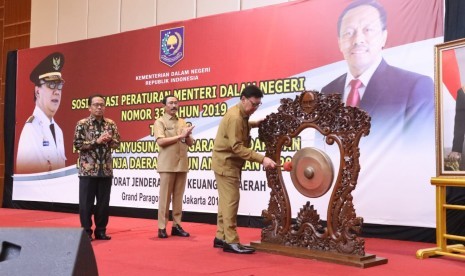 Mendagri Tjahjo Kumolo membuka sosialisasi penggunaan anggaran negara untuk pemda