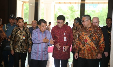 Mendagri Tjahjo Kumolo saat mendampingi Wakil Presiden Jusuf Kalla dalam pembukaan Rakornas dan Evaluasi Program Pembangunan dan Pemberdayaan Masyarakat Desa, di Hotel Sultan Jakarta, Rabu (14/11).