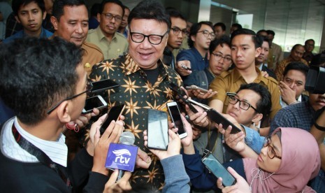 Mendagri Tjahjo Kumolo usai menghadiri acara Entry Meeting Pemeriksaan atas penilaian kembali barang milik negara Tahun 2017-2018 di Auditorium BPK