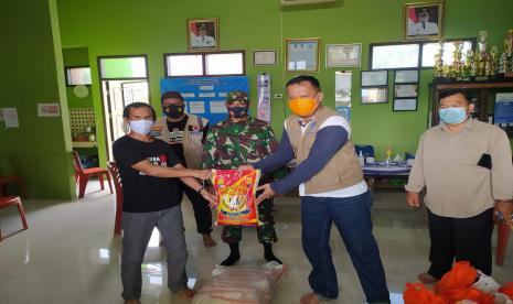 Mendengar puluhan warga di Desa Bencah, Kabupaten Bangka Selatan (Basel) terinfeksi virus Covid-19, Gubernur Bangka Belitung (Babel), Erzaldi Rosman bergerak cepat untuk menekan agar tak menyebar ke mana-mana.Satgas Penanganan COVID-19 Provinsi Kepulauan Bangka Belitung mengatakan pasien terpapar virus coronayang sembuh di daerah itu kembali bertambah 311 orang, sehingga totalnya menjadi 42.838 jiwa.